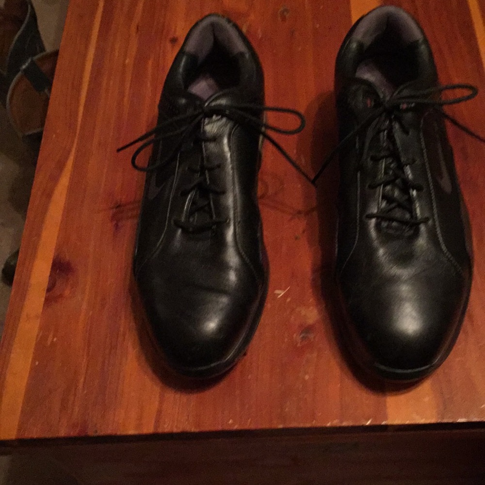 Golf shoes